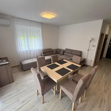 M21 Apartment *